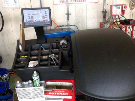 ホイールバランス調整 サービス事例 タイヤ館 幕張 千葉県のタイヤ カー用品ショップ タイヤからはじまる トータルカーメンテナンス タイヤ館グループ