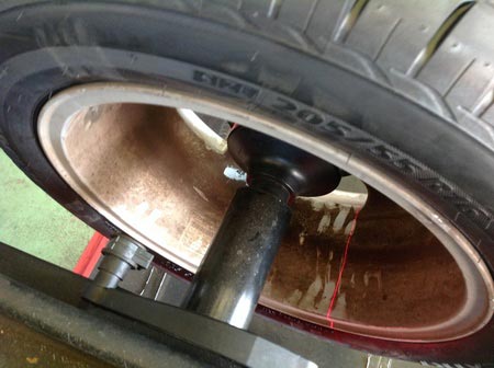 ホイールバランス調整 サービス事例 タイヤ館 幕張 千葉県のタイヤ カー用品ショップ タイヤからはじまる トータルカーメンテナンス タイヤ館グループ