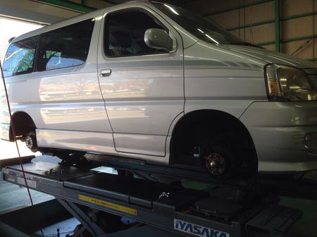 ツーリングハイエース レグノgrv サービス事例 タイヤ館 花見川 千葉県のタイヤ カー用品ショップ タイヤからはじまる トータルカーメンテナンス タイヤ館グループ