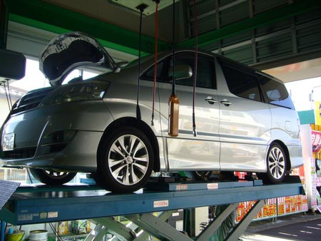 アルファード 車高調 取り付け アライメント調整 トヨタ アルファード その他 パーツ取付 サスペンション取付 サービス事例 タイヤ館 綾瀬 神奈川県のタイヤ カー用品ショップ タイヤからはじまる トータルカーメンテナンス タイヤ館グループ