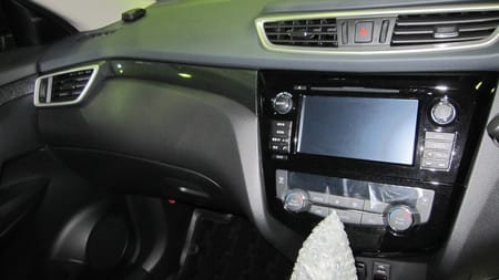 ｔ32 エクストレイルにフリップダウン取付 日産 エクストレイル Av ナビ機器 カー用品取付 Av商品取付 サービス事例 タイヤ館 奈良 奈良県のタイヤ カー用品ショップ タイヤからはじまる トータルカーメンテナンス タイヤ館グループ