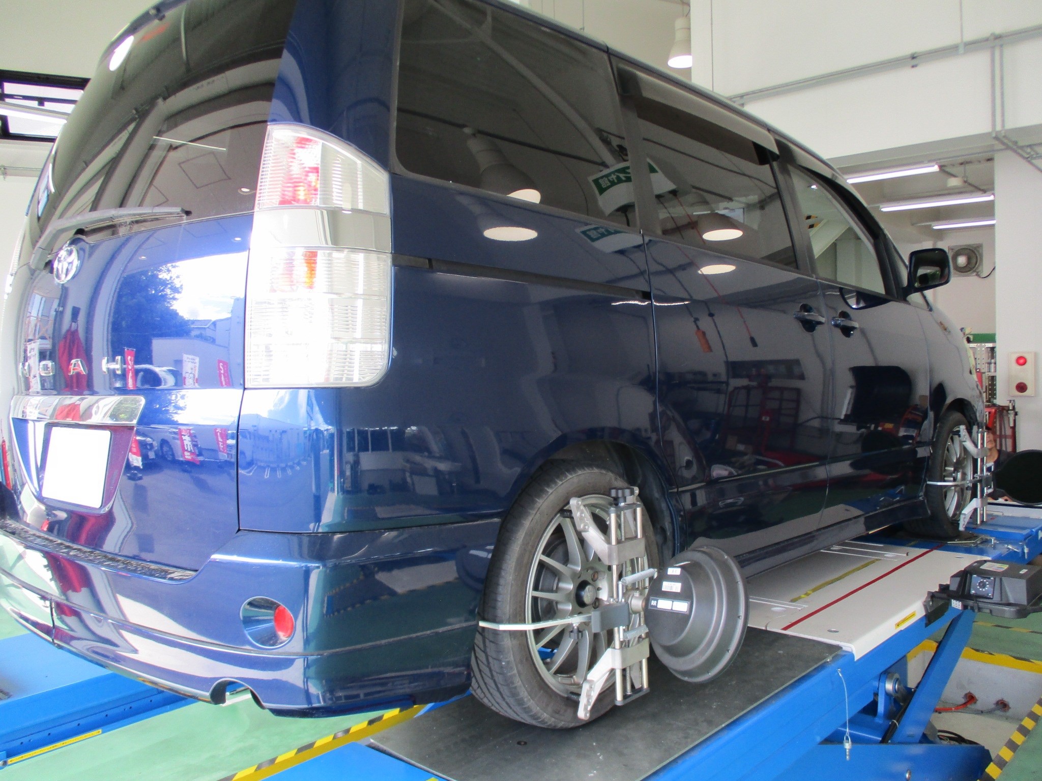 トヨタ・AZR60G ノア】足廻り交換作業・アライメント調整作業のご紹介