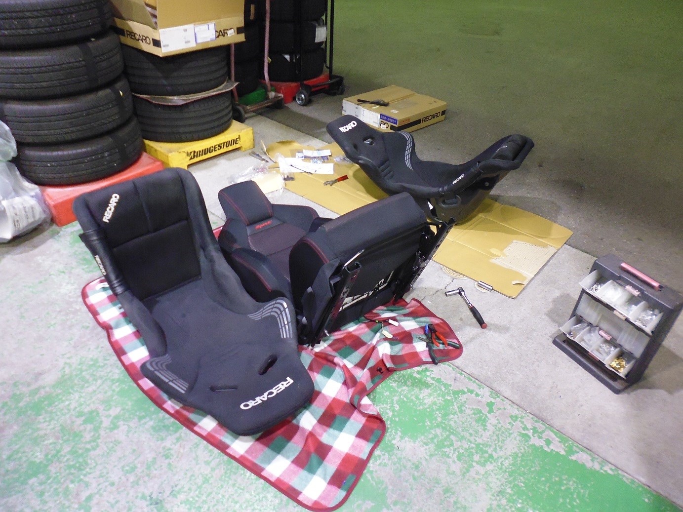 ZC33型新型スイフトスポーツにレカロシート装着 | 店舗おススメ情報