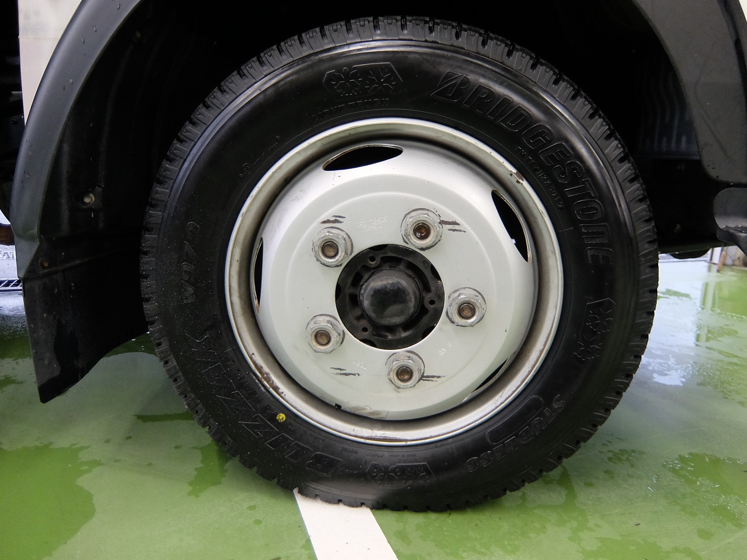 最大12%OFFクーポン 205 70R17.5 115 113L BLIZZAK W979 ブリヂストンタイヤ BRIDGESTONE スタッドレスタイヤ