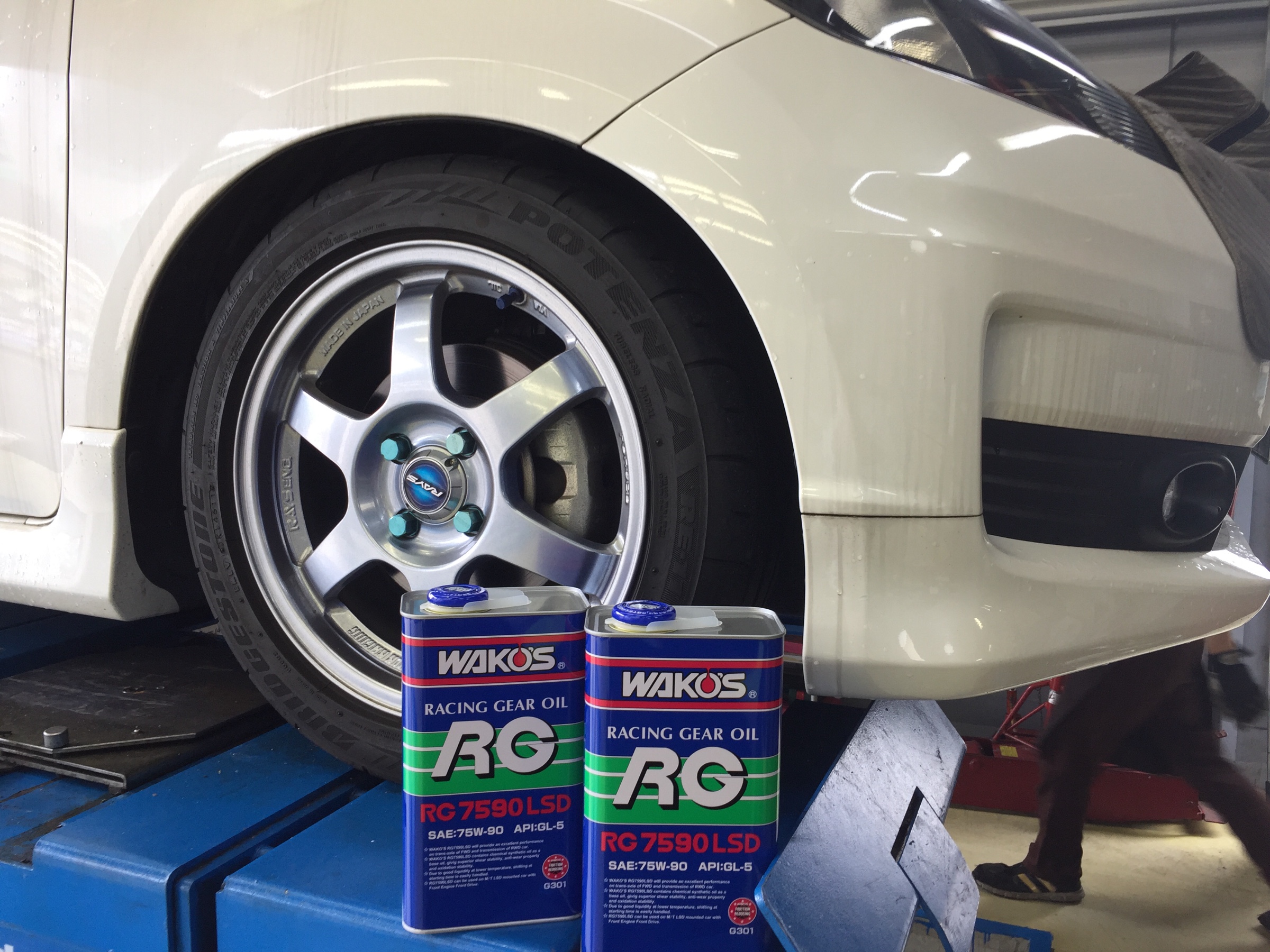 フィットrs ミッション デフオイル交換 ホンダ フィット メンテナンス商品 スタッフ日記 タイヤ館 府中 東京都のタイヤ カー用品ショップ タイヤからはじまる トータルカーメンテナンス タイヤ館グループ