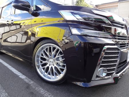 新型30ヴェルファイア × 20インチ ロクサーニ マルチフォルケッタ装着