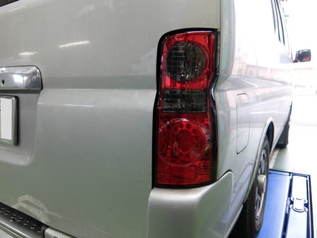 キャラバン(型式E25)LEDテールランプ取付け☆彡 | 店舗おススメ