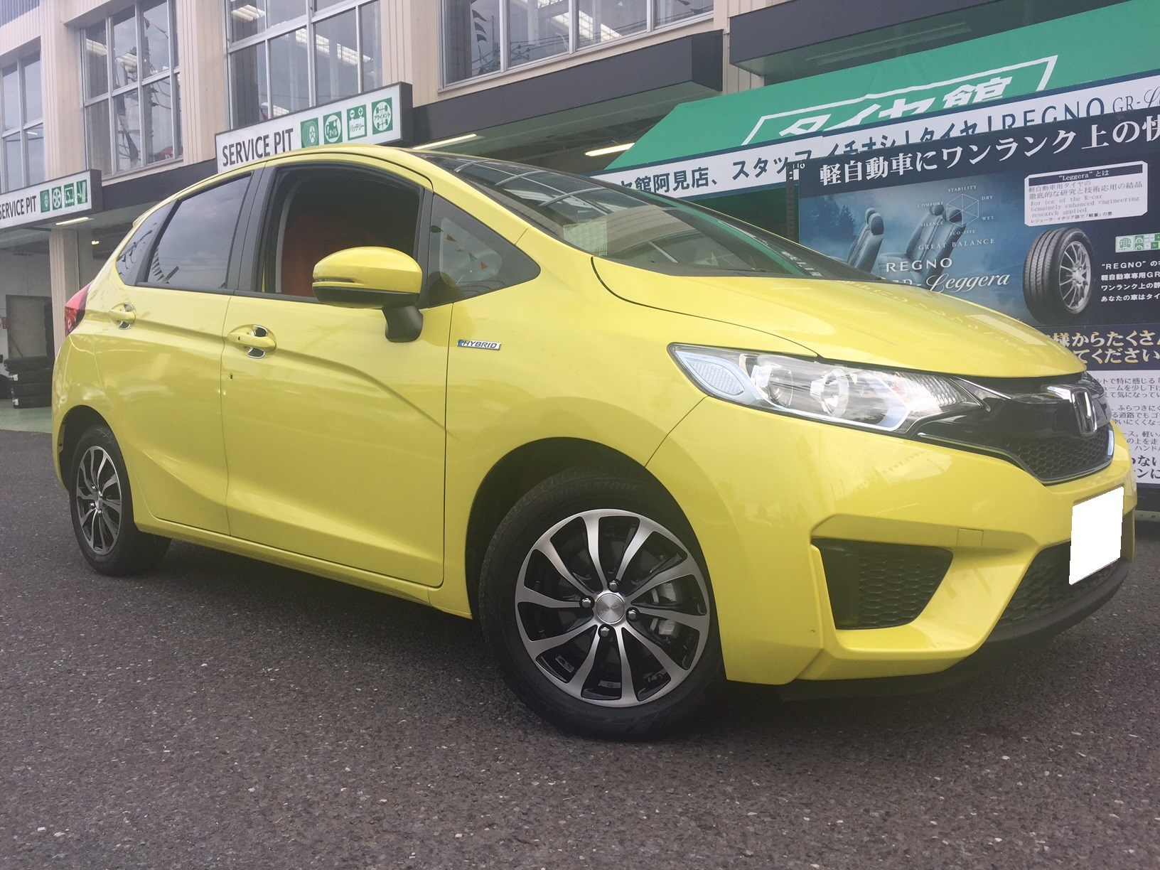 ホンダ Gk3 Fit ホイール取付のご紹介です ホンダ フィット ホイール タイヤ ホイール関連 タイヤ ホイール交換 サービス事例 タイヤ館 阿見 茨城県のタイヤ カー用品ショップ タイヤからはじまる トータルカーメンテナンス タイヤ館グループ