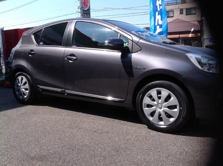 アクア タイヤ交換 空気圧センサー ｔｐｍｓ 取付け サービス事例 タイヤ館 梅坪 愛知県 三重県のタイヤ カー用品ショップ タイヤからはじまる トータルカーメンテナンス タイヤ館グループ