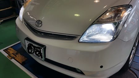 系 プリウス ヘッドライト 電球交換 Led化 艸 取り付け 施工事例集 タイヤ館 福岡西 タイヤからはじまる トータルカーメンテナンス タイヤ館グループ