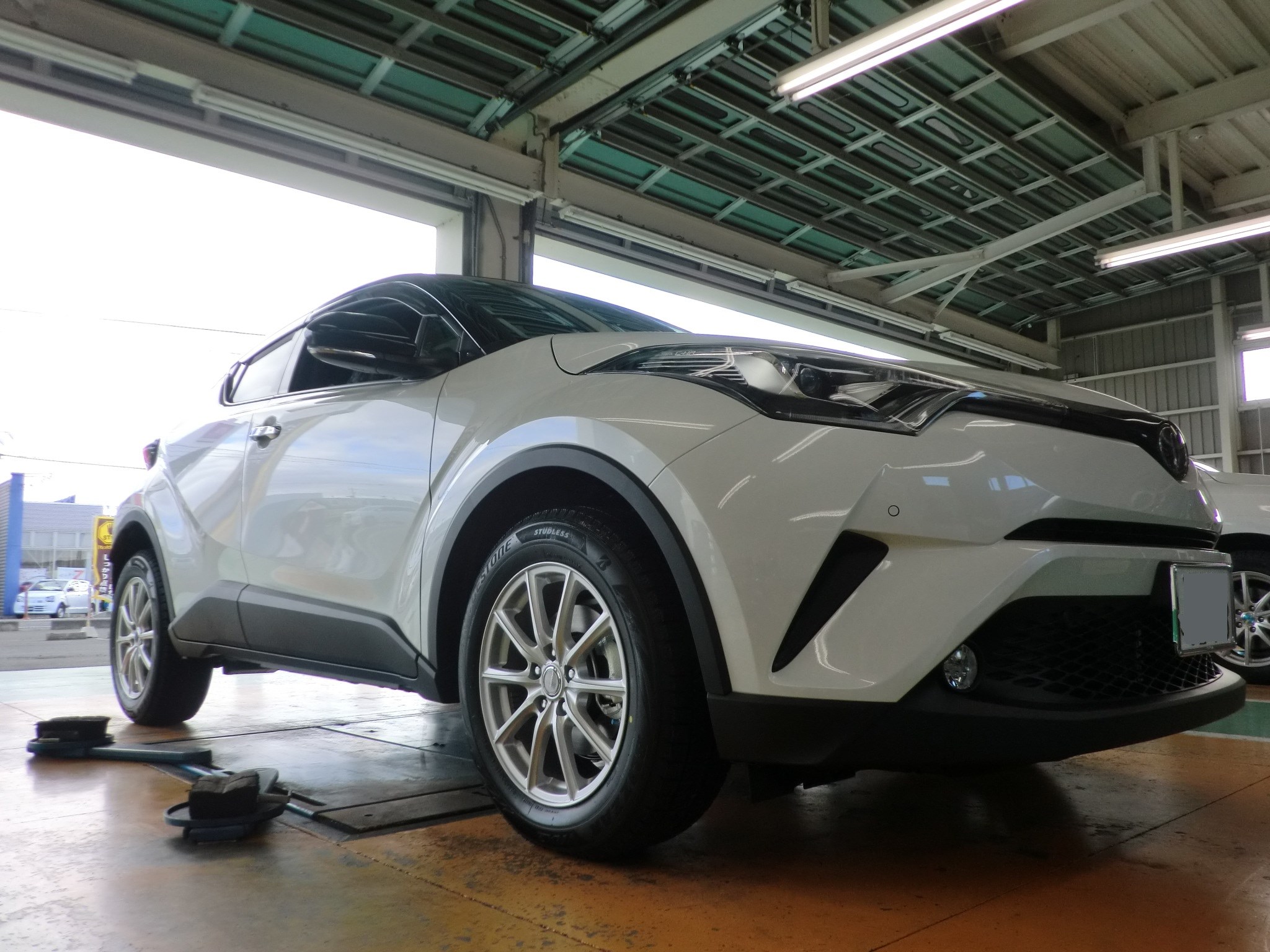 C-HR】スタッドレスタイヤ＆アルミホイール交換！ | トヨタ C-HR