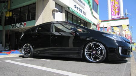 プリウスに19インチホイールタイヤ4本セット215/35R19