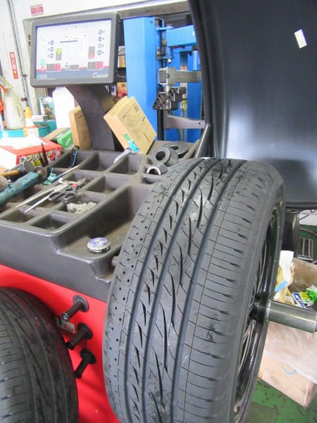 脱着ついでにホイールバランスをお勧めします サービス事例 タイヤ館 瀬谷 神奈川県のタイヤ カー用品ショップ タイヤからはじまる トータルカーメンテナンス タイヤ館グループ