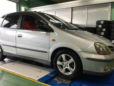 日産ティーノ 足回り サス ショック交換 サービス事例 タイヤ館 湘南台 タイヤからはじまる トータルカーメンテナンス タイヤ館グループ