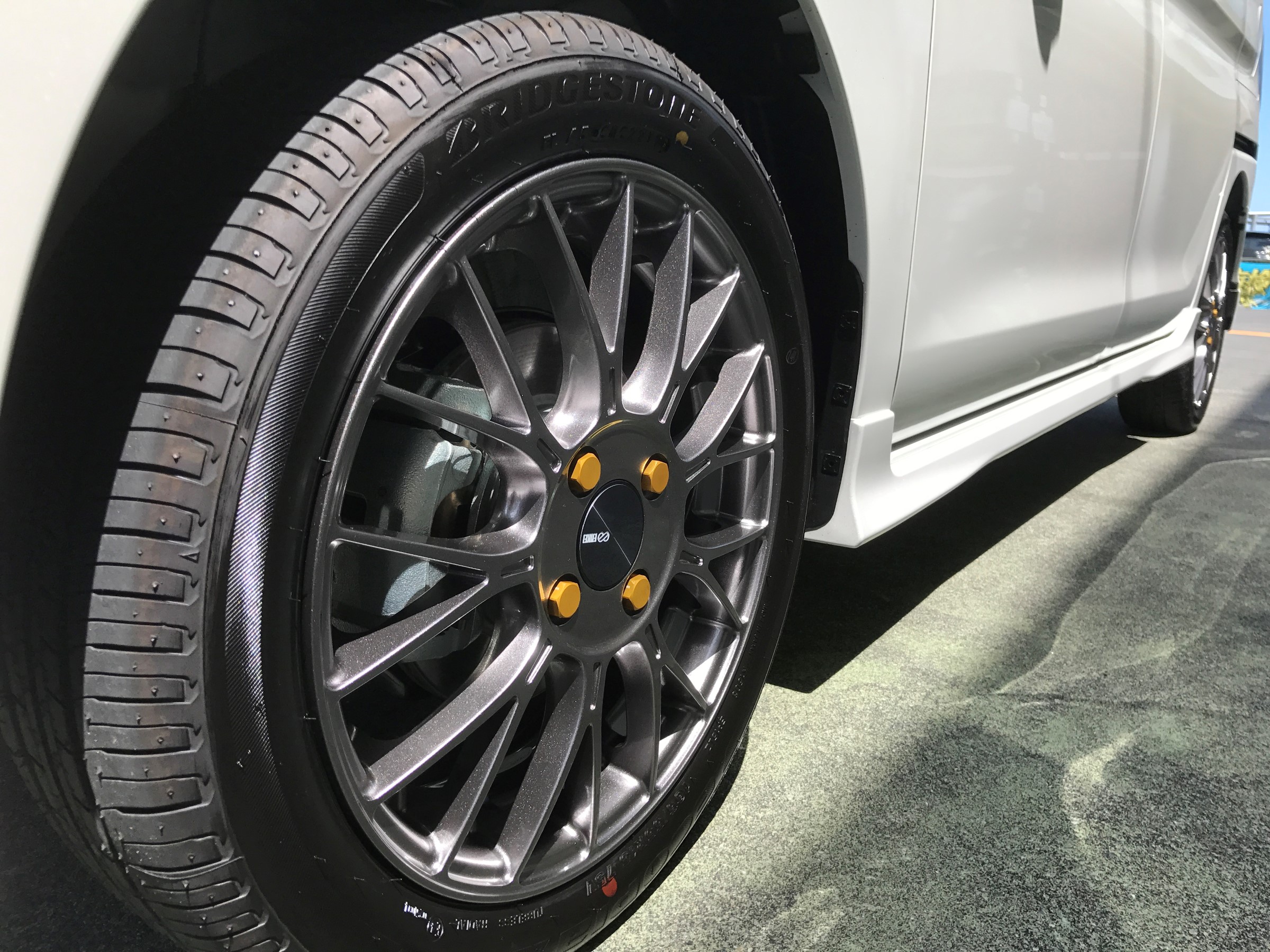 8/28で終了【直接取引】ENKEI(エンケイ) PFM1 15×5j ゴールド、23年製