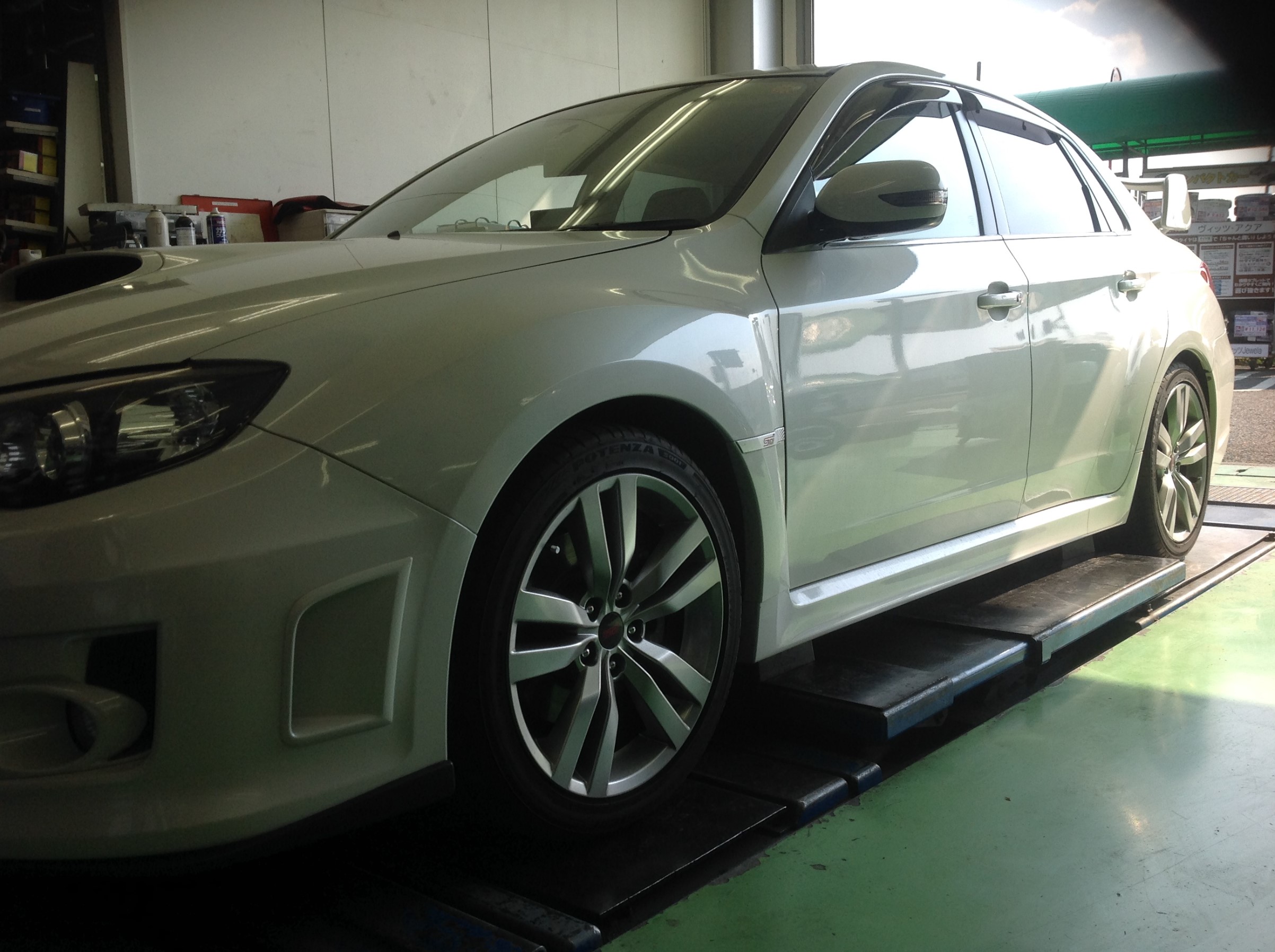 スバル インプレッサsti Grb 車高調を取付けました スバル インプレッサsti その他 パーツ取付 サスペンション取付 サービス事例 タイヤ館 土浦北インター 茨城県のタイヤ カー用品ショップ タイヤからはじまる トータルカーメンテナンス タイヤ館グループ