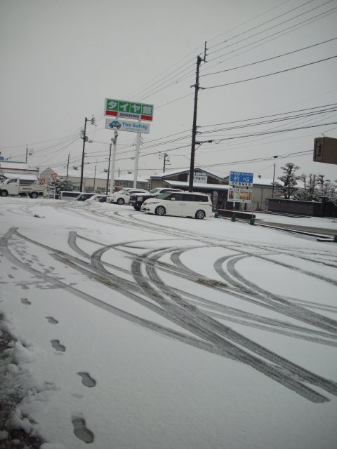 高知道 高速道路 で冬用タイヤ規制があるのをご存知ですか スタッフ日記 タイヤ館 新居浜 愛媛県のタイヤ カー用品ショップ タイヤからはじまる トータルカーメンテナンス タイヤ館グループ