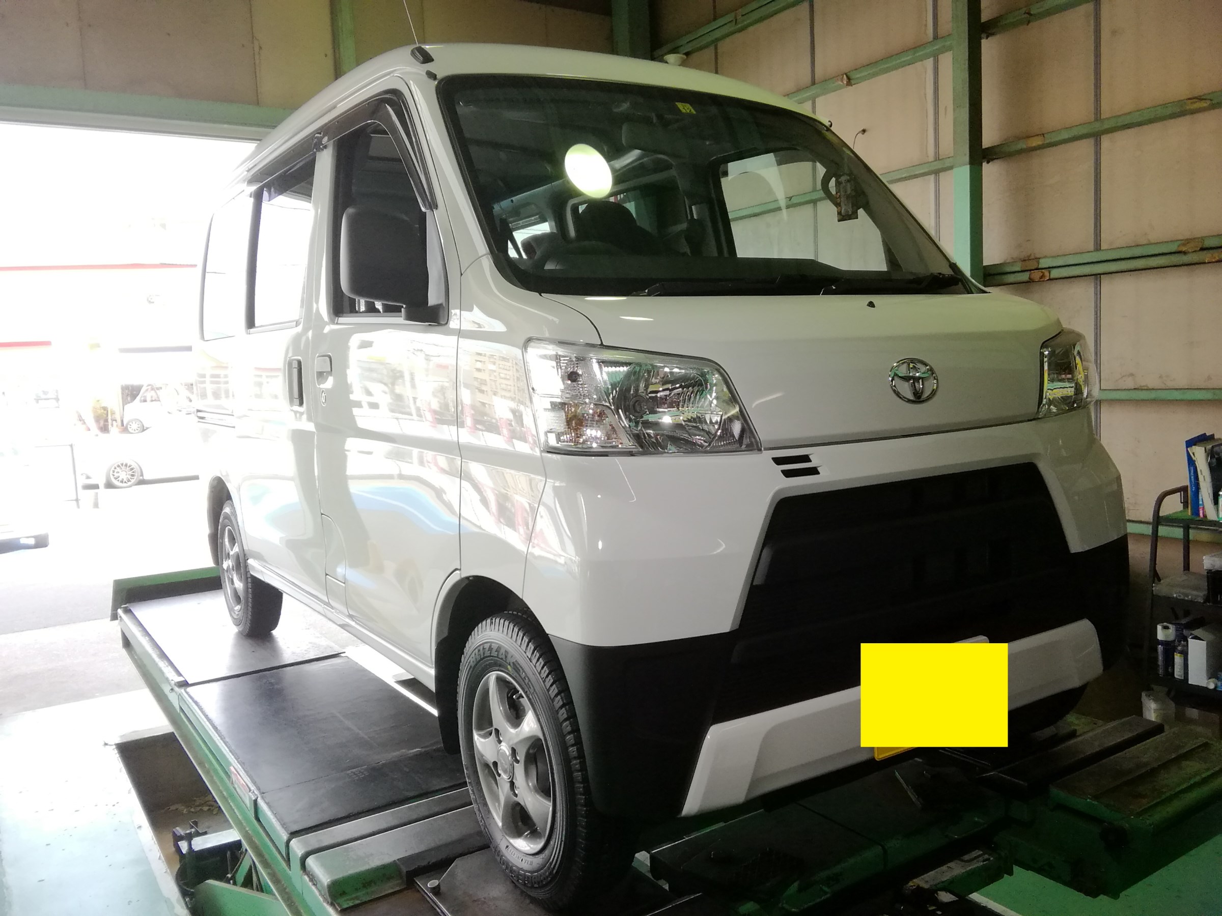 トヨタ ピクシスバン】はたらく車のスタッドレス交換 | トヨタ