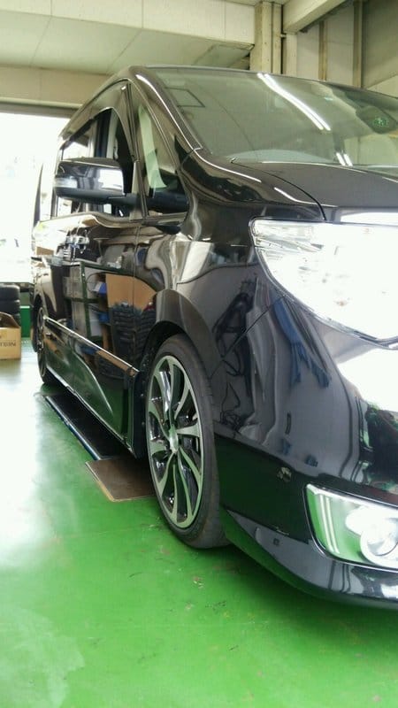 C26セレナ車高調取り付け 日産 セレナ パーツ取付 各メーカー 車高調 ダウンスプリング ショックアブソーバー交換 スポーツブレーキパッド ローター 純正部品各種取付 サービス事例 タイヤ館 瀬谷 神奈川県のタイヤ カー用品ショップ タイヤからはじまる