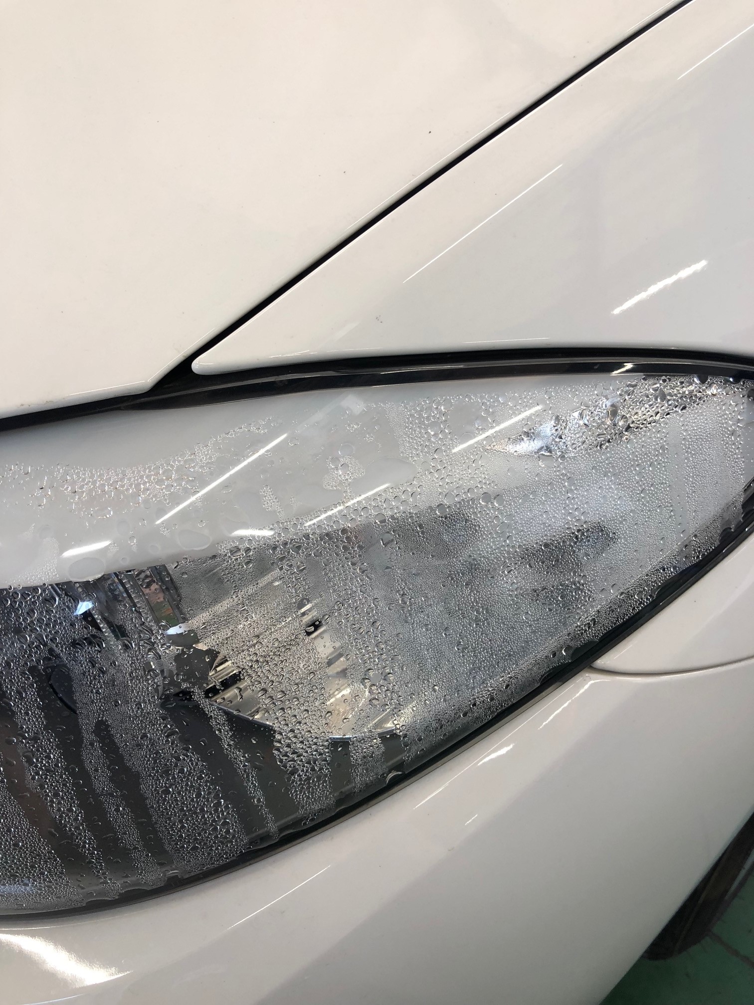 Bmw 5シリーズ 水滴 第三弾 バッテリー交換 Bmw 5シリーズ サービス事例 タイヤ館 多摩境 タイヤからはじまる トータルカーメンテナンス タイヤ館グループ
