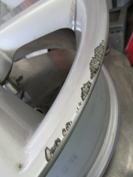 アルミホイール ガリ傷 修理 その他 その他 タイヤ保管サービス 代車無料貸し出し アルミホイール修理 サービス事例 タイヤ館 瀬谷 神奈川県のタイヤ カー用品ショップ タイヤからはじまる トータルカーメンテナンス タイヤ館グループ