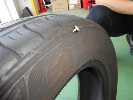 パンク修理の種類と修理できない場合 サービス事例 タイヤ館 鳴海 タイヤからはじまる トータルカーメンテナンス タイヤ館グループ