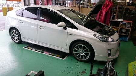 30プリウスに KYBニューSRスペシャルを装着しました