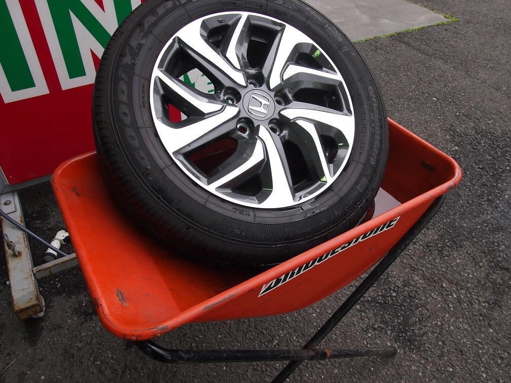 タイヤのパンク タイヤの交換 タイヤ スタッフ日記 タイヤ館 草加インター タイヤからはじまる トータルカーメンテナンス タイヤ 館グループ