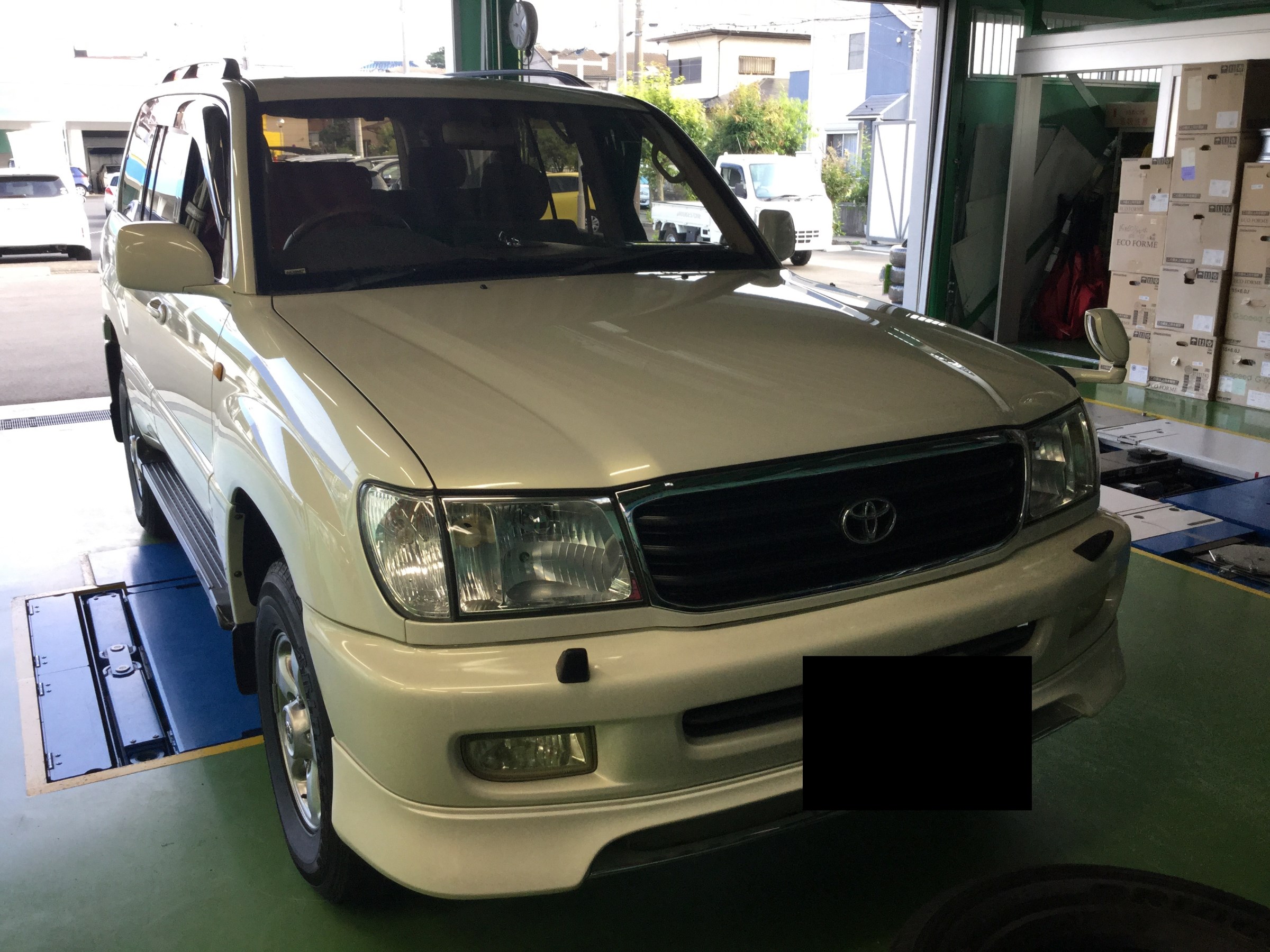 タイヤ交換 Land Cruiser 100系 トヨタ ランドクルーザー タイヤ タイヤ ホイール関連 タイヤ ホイール交換 サービス事例 タイヤ館 湘南台 タイヤからはじまる トータルカーメンテナンス タイヤ館グループ