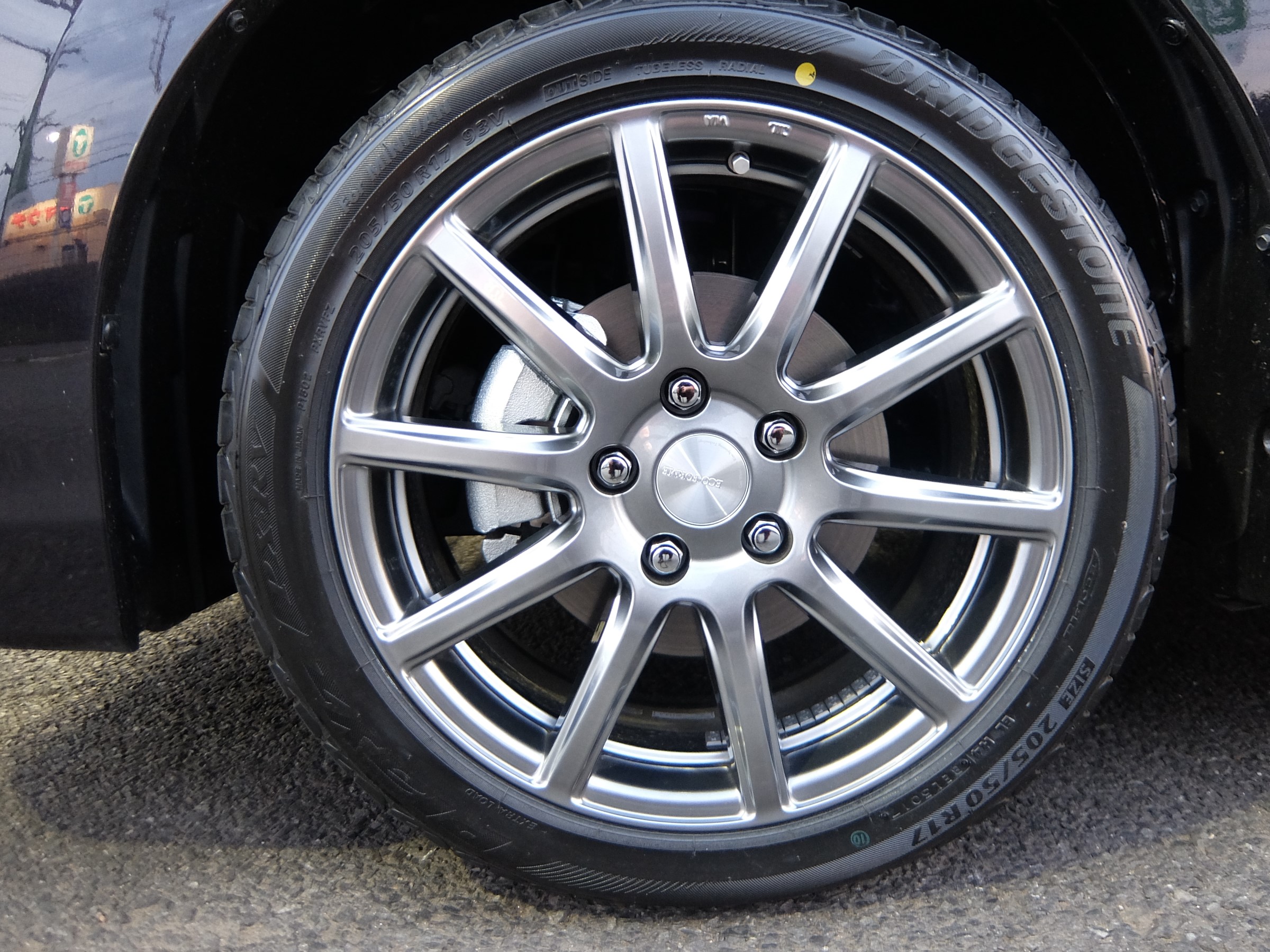 トヨタ・エスクァイア】アルミセット取付け | 店舗おススメ情報