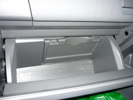 プリウスa エアコンフィルター交換 サービス事例 タイヤ館 勝田台 千葉県のタイヤ カー用品ショップ タイヤからはじまる トータルカーメンテナンス タイヤ館グループ