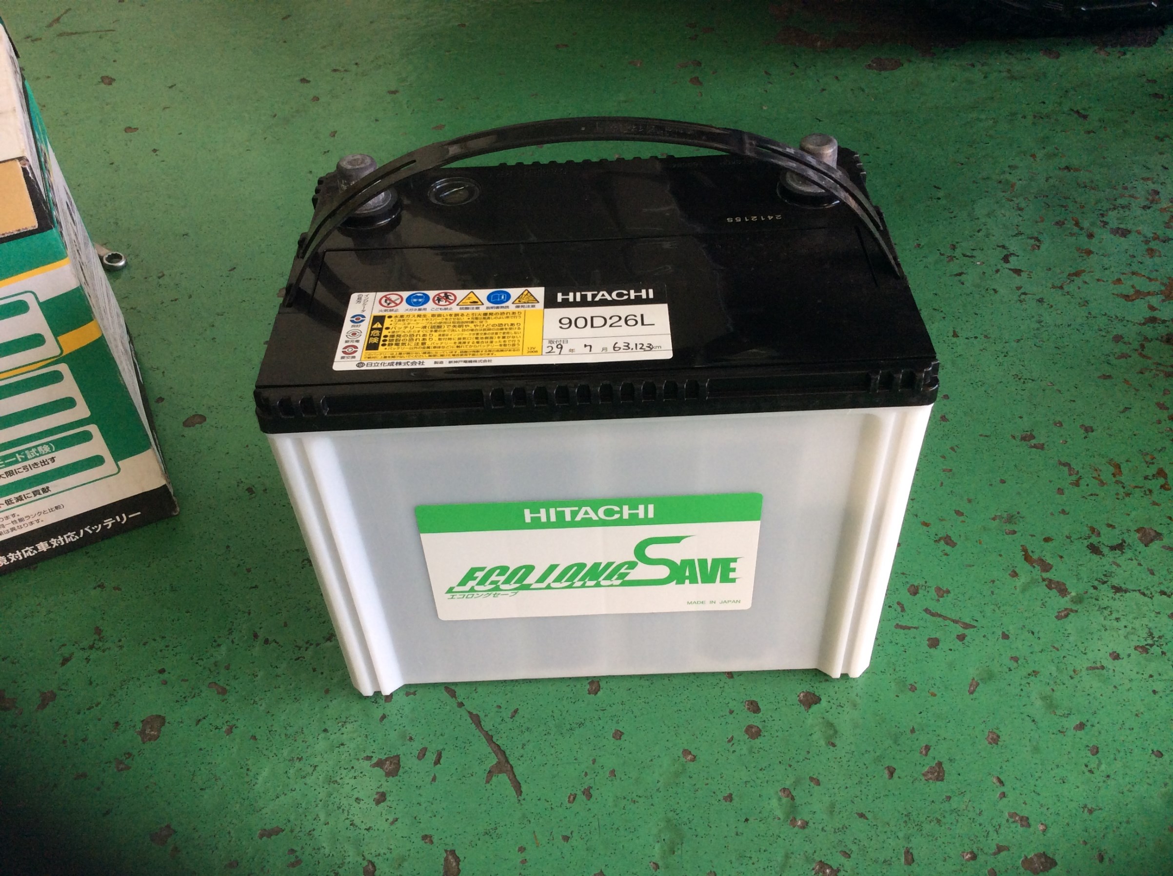 ミツビシ・パジェロのバッテリー交換 | 店舗おススメ情報 | タイヤ館