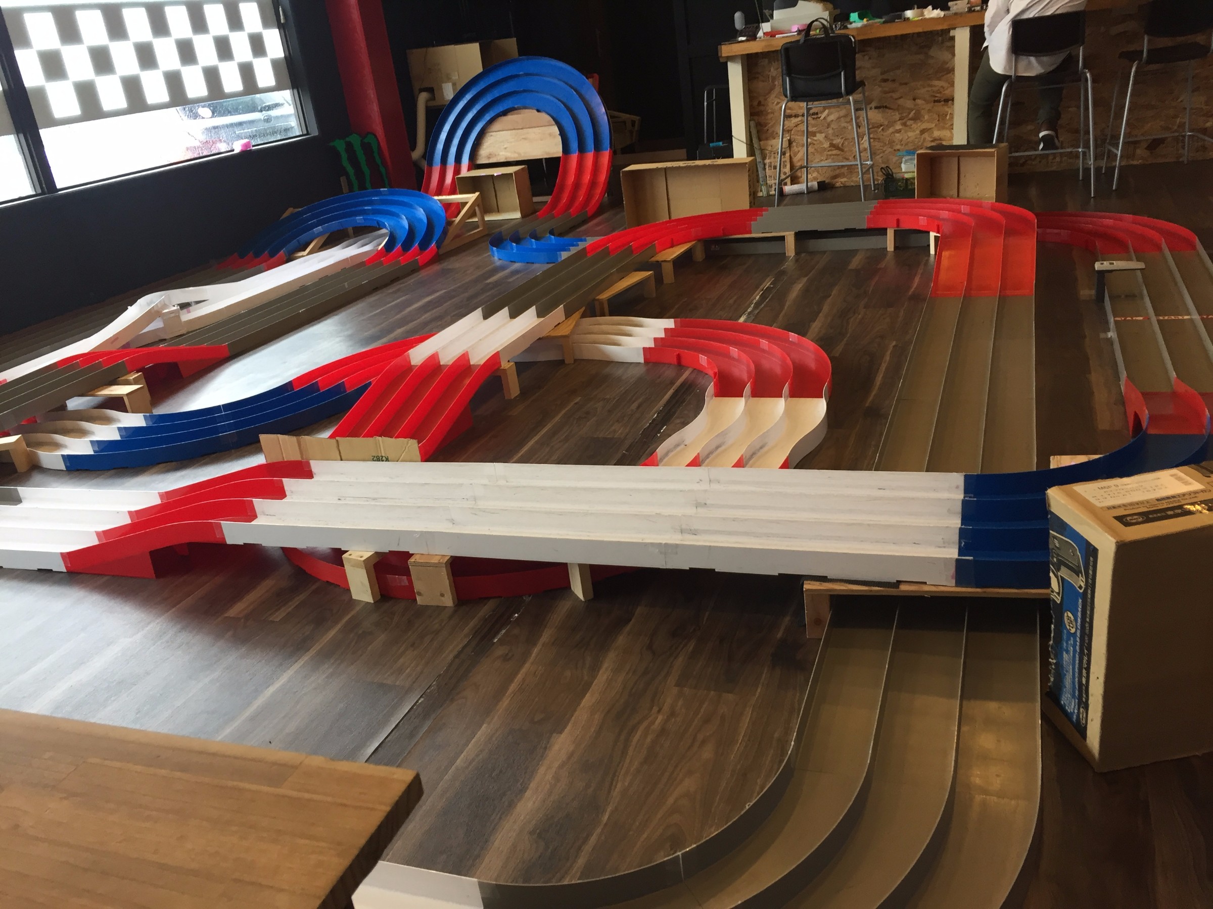 ミニ四駆カフェ バー４ｘ４ スタッフ Blog タイヤ館 松崎 タイヤからはじまる トータルカーメンテナンス タイヤ館グループ