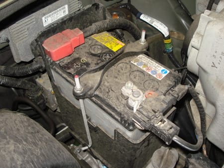 ホンダ Nbox バッテリー交換 ひたち多賀店作業紹介 タイヤ館 ひたち多賀 茨城県のタイヤ カー用品ショップ タイヤからはじまる トータルカーメンテナンス タイヤ館グループ