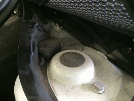 アウディ A3 8v 1 4 2wd ショック交換 サービス事例 タイヤ館 三鷹 東京都のタイヤ カー用品ショップ タイヤからはじまる トータルカーメンテナンス タイヤ館グループ