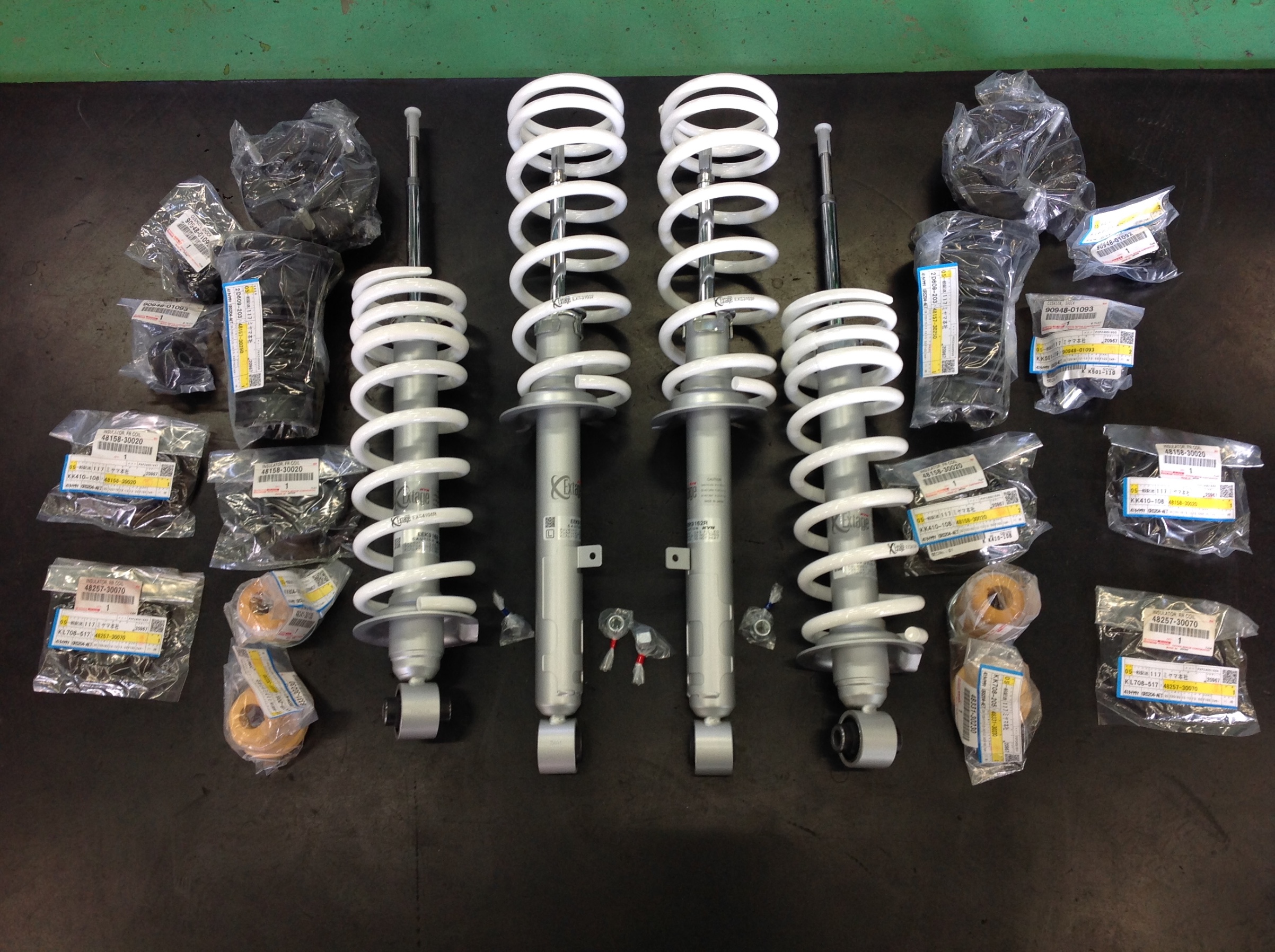 ARS-R サスペンション 4本セット トヨタクラウンから取り外し JZS175 LARGUS ONLINE SHOP / トヨタ クラウン JZS151 2WD SpecS 車高調キット