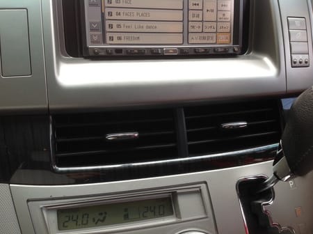 エスティマのエアコン吹き出し口修理 彡 サービス事例 タイヤ館 うしく上柏田 茨城県のタイヤ カー用品ショップ タイヤからはじまる トータル カーメンテナンス タイヤ館グループ