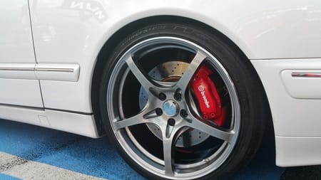 ♪ メルセデス ベンツ Eクラス W210 アルミホイール取付～♬ （｀・ω