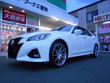 クラウンアスリート インチタイヤホイール装着 サービス事例 タイヤ館 ビィ ワークス登別 タイヤからはじまる トータルカーメンテナンス タイヤ館グループ