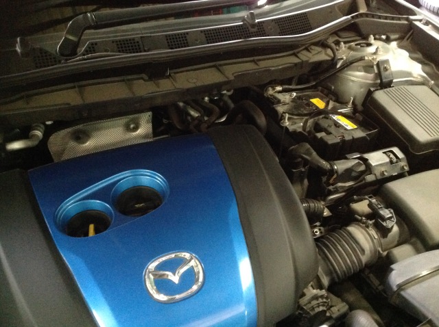 アイドリングストップ車のバッテリー交換もお任せ下さい マツダ Cx 5 メンテナンス商品 パーツ取付 各種用品取付 技術サービスブログ タイヤ館 おゆみ野 千葉県のタイヤ カー用品ショップ タイヤからはじまる トータルカーメンテナンス タイヤ館グループ