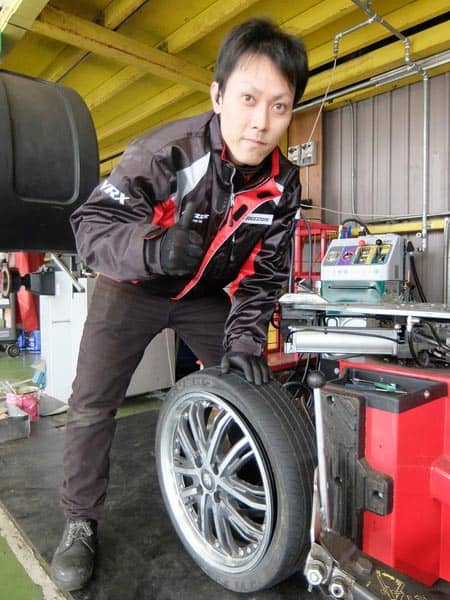 低扁平タイヤあります スタッフ日記 タイヤ館 うしく上柏田 茨城県のタイヤ カー用品ショップ タイヤからはじまる トータルカーメンテナンス タイヤ館グループ