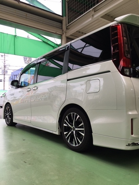 エスクァイアに車高調取り付け V サービス事例 タイヤ館 たわらもと 奈良県のタイヤからはじまる トータルカーメンテナンス タイヤ館グループ