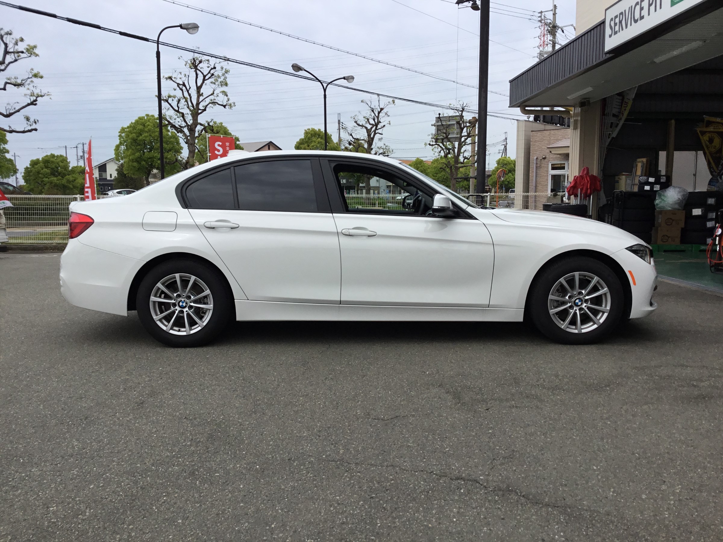 ＢＭＷ Ｆ30 19インチ＋ダウンサス交換 | スタッフ日記 | タイヤ館