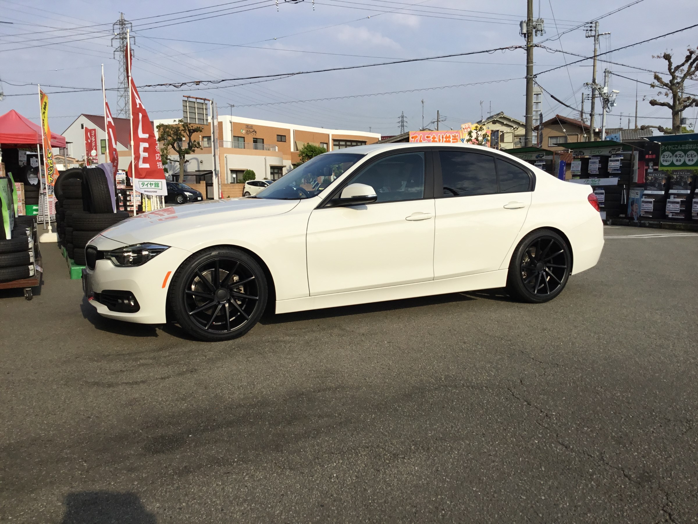 ＢＭＷ Ｆ30 19インチ＋ダウンサス交換 | スタッフ日記 | タイヤ館