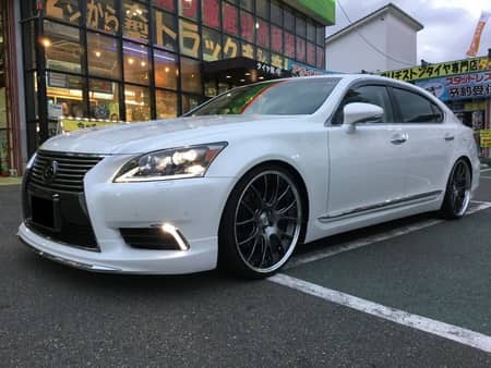 レクサス LS 460h 22インチホイール！ | サービス事例 | タイヤ館 堺 