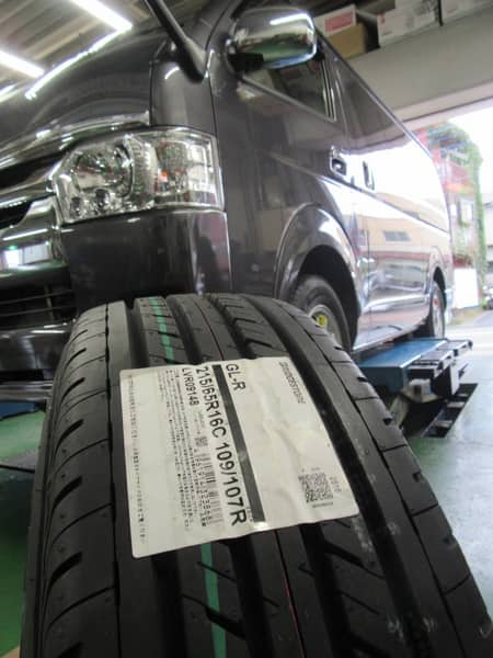 今 話題 の 人気 商品 100系 社外アルミ ハイエース LT 215/70R15 怠け ブリヂストン バン タイヤ・ホイール