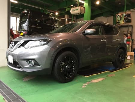 エクストレイル ７人乗り をセイムサイズでドレスアップ 日産 エクストレイル ホイール サービス事例 タイヤ館 磯子 神奈川県のタイヤ カー用品ショップ タイヤからはじまる トータルカーメンテナンス タイヤ館グループ