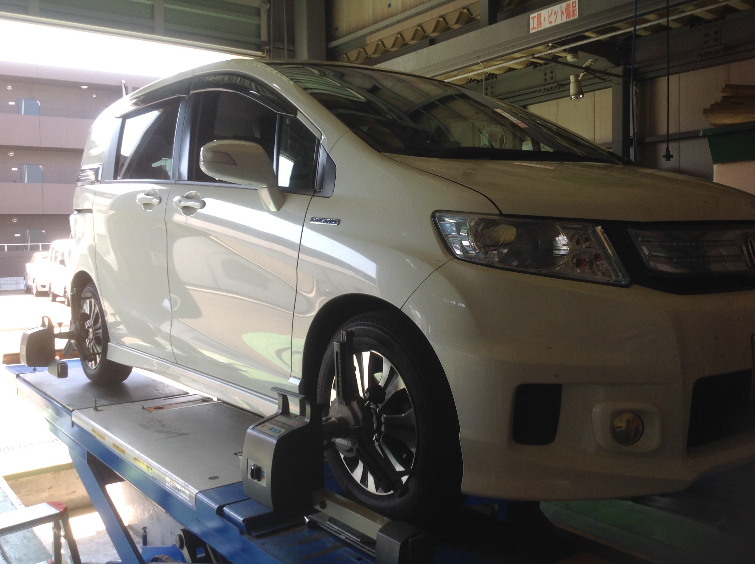 アライメント調整受付中 スタッフ日記 タイヤ館 ルート４５ 宮城県のタイヤ カー用品ショップ タイヤからはじまる トータルカーメンテナンス タイヤ館グループ