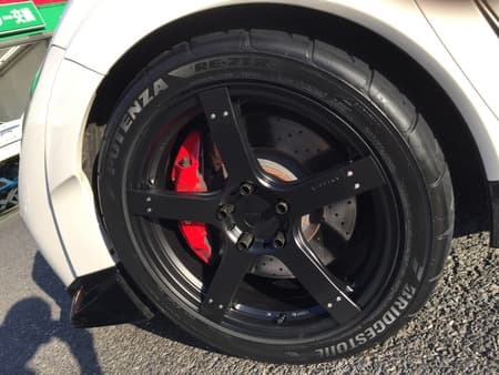 ホンダ シビックタイプr Fk2 タイヤ ホイールを交換しました サービス事例 タイヤ館 土浦北インター 茨城県のタイヤ カー用品ショップ タイヤからはじまる トータルカーメンテナンス タイヤ館グループ