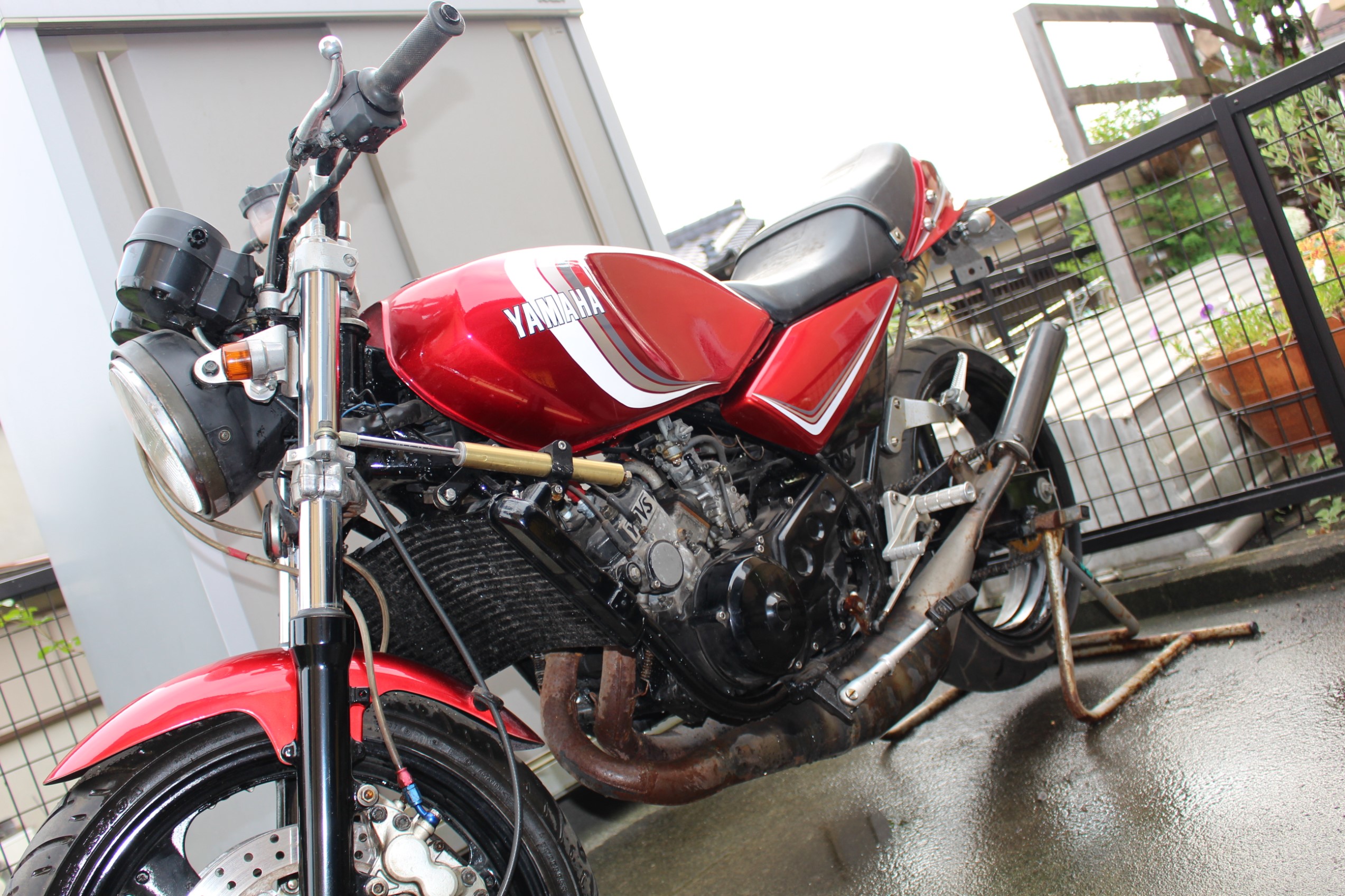 激安直営店 YAMAHA 純正ヘッドライトリム廃盤品 RD250/RZ250/RZ350 なつかしかっ パーツ